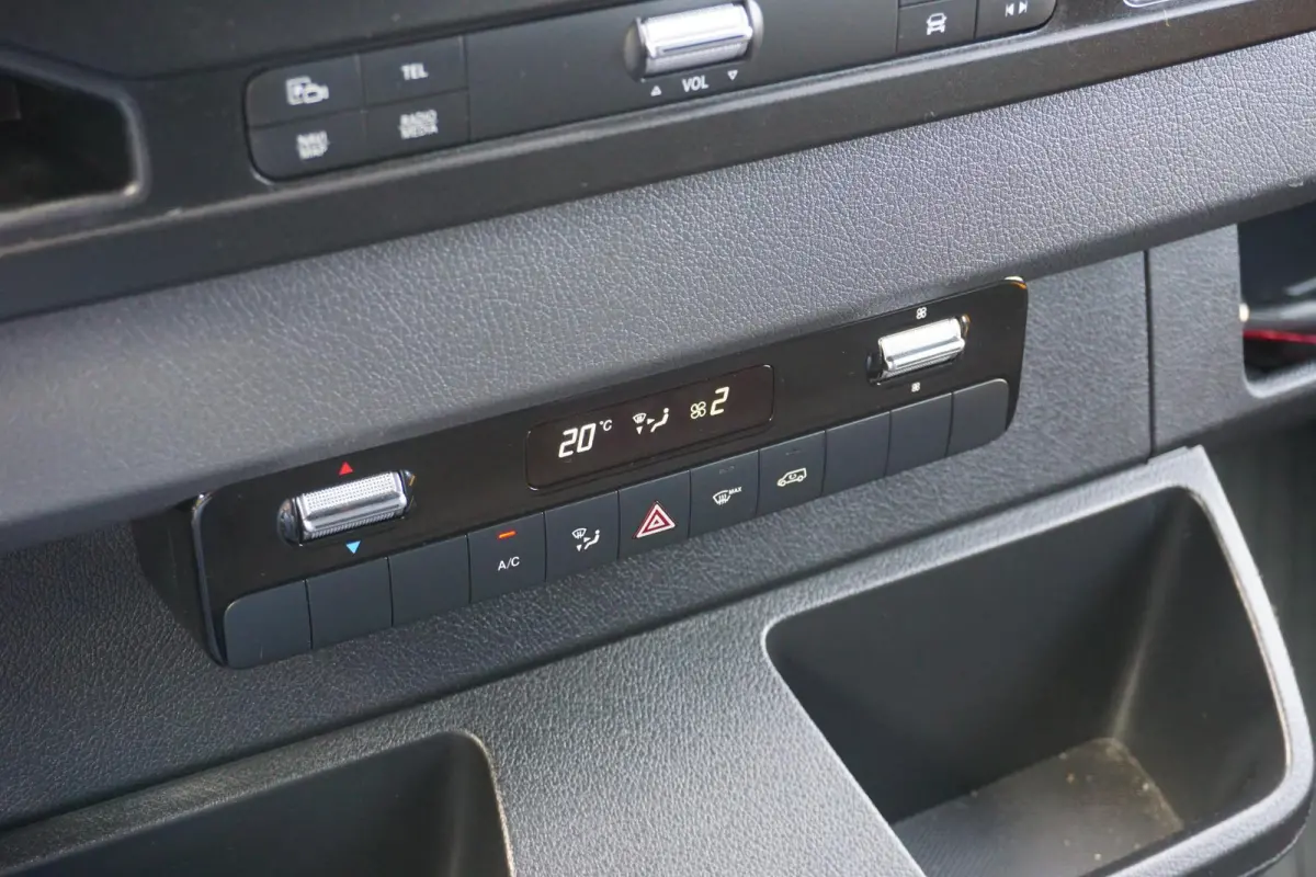 317 L2H2 RWD Automaat |EURO6 |1e eigenaar |Topstaat |Betimmering |Camera |Cruise |Navi |Climate control |Stoelverwarming |3500 KG |170 pk