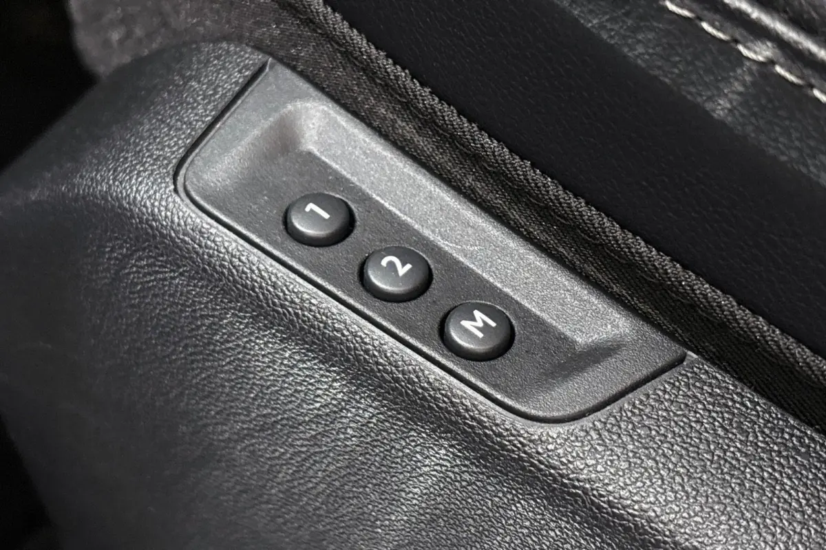 1.6 Turbo Plug-In Hybrid Ultimate / Lederpack/ Winterpack / 19'' velgen
