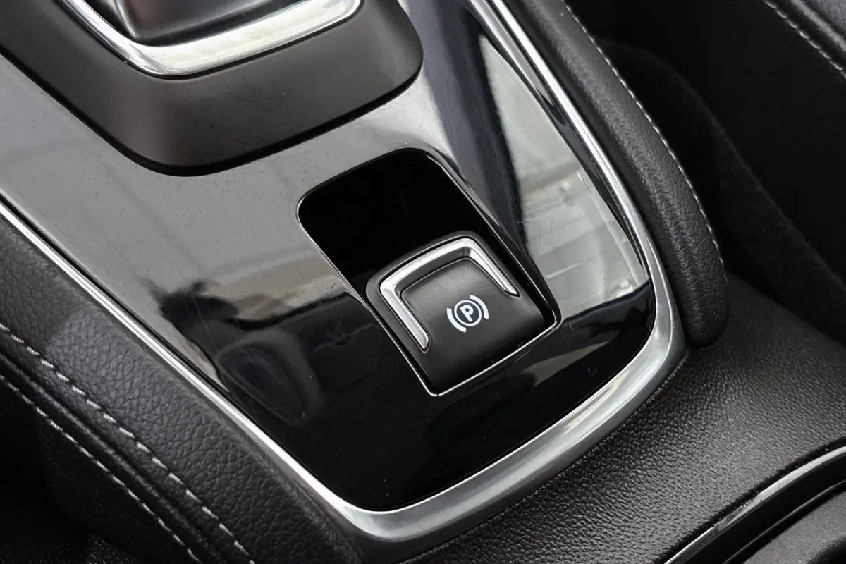 1.6 Turbo Plug-In Hybrid Ultimate / Lederpack/ Winterpack / 19'' velgen