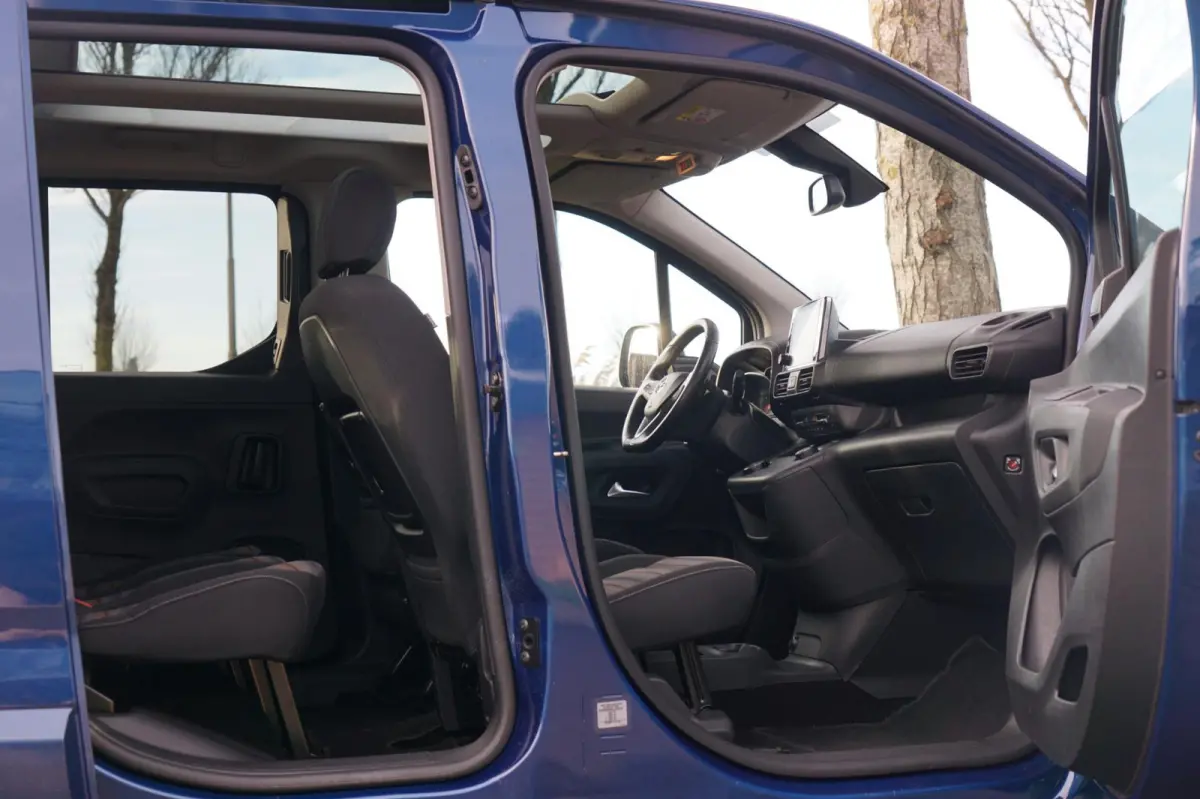1.2 Turbo 130pk Edition Automaat - Night Blue - Nav/Carplay/Trkhk