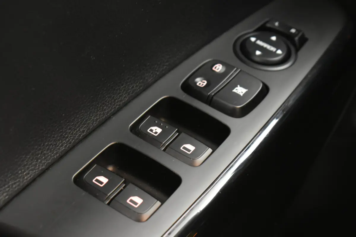 1.0 DPi DynamicLine Camera Cruise Navi Carplay NAP