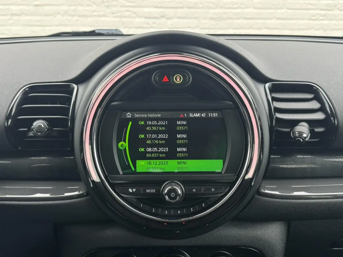 Mini 1.5 Cooper Sportstoelen half leder Navigatie Cruise Clima Trekhaak