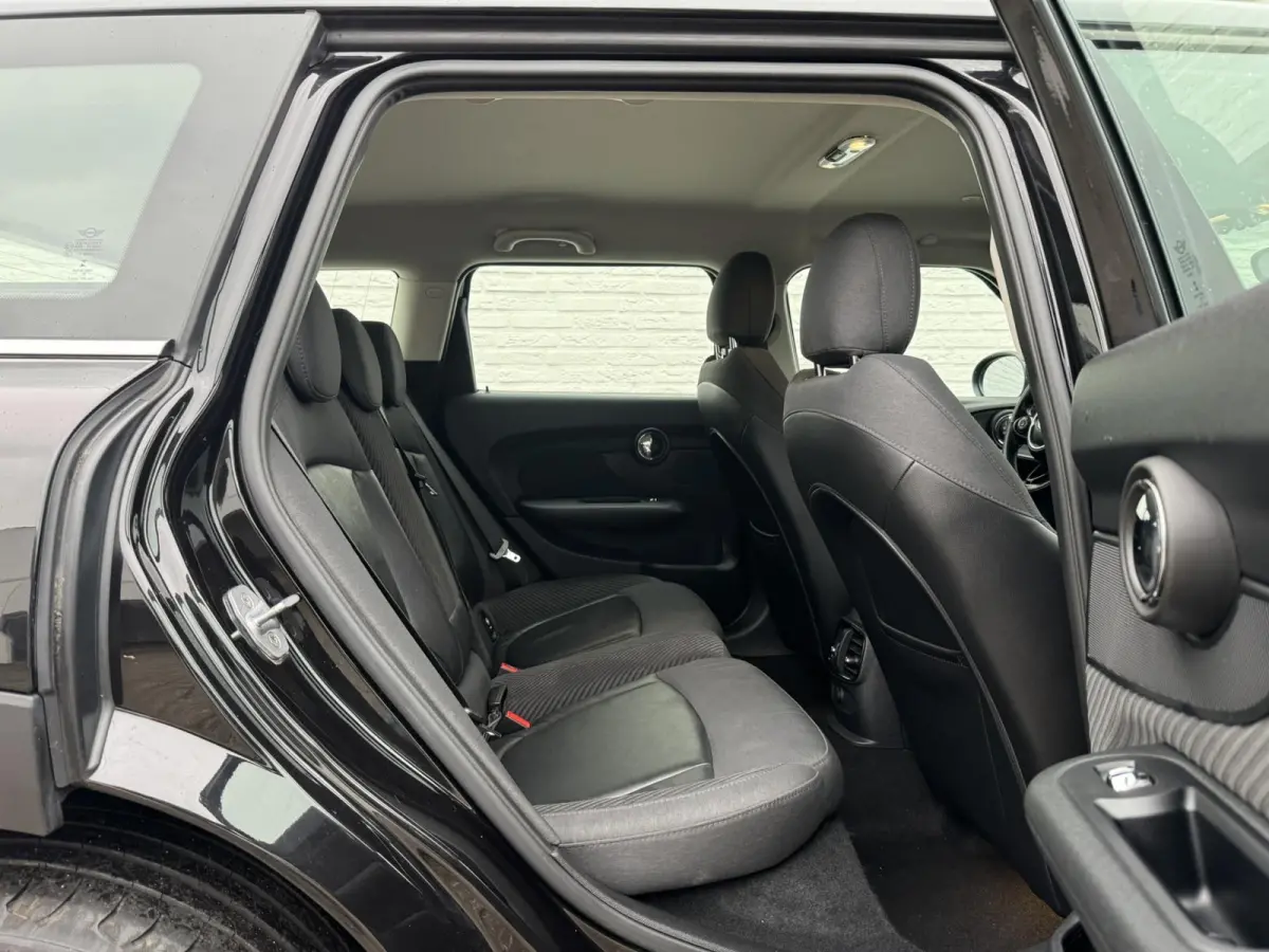 Mini 1.5 Cooper Sportstoelen half leder Navigatie Cruise Clima Trekhaak