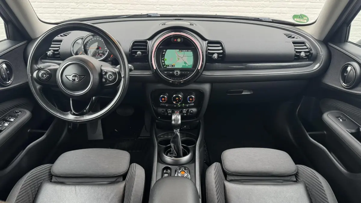 Mini 1.5 Cooper Sportstoelen half leder Navigatie Cruise Clima Trekhaak