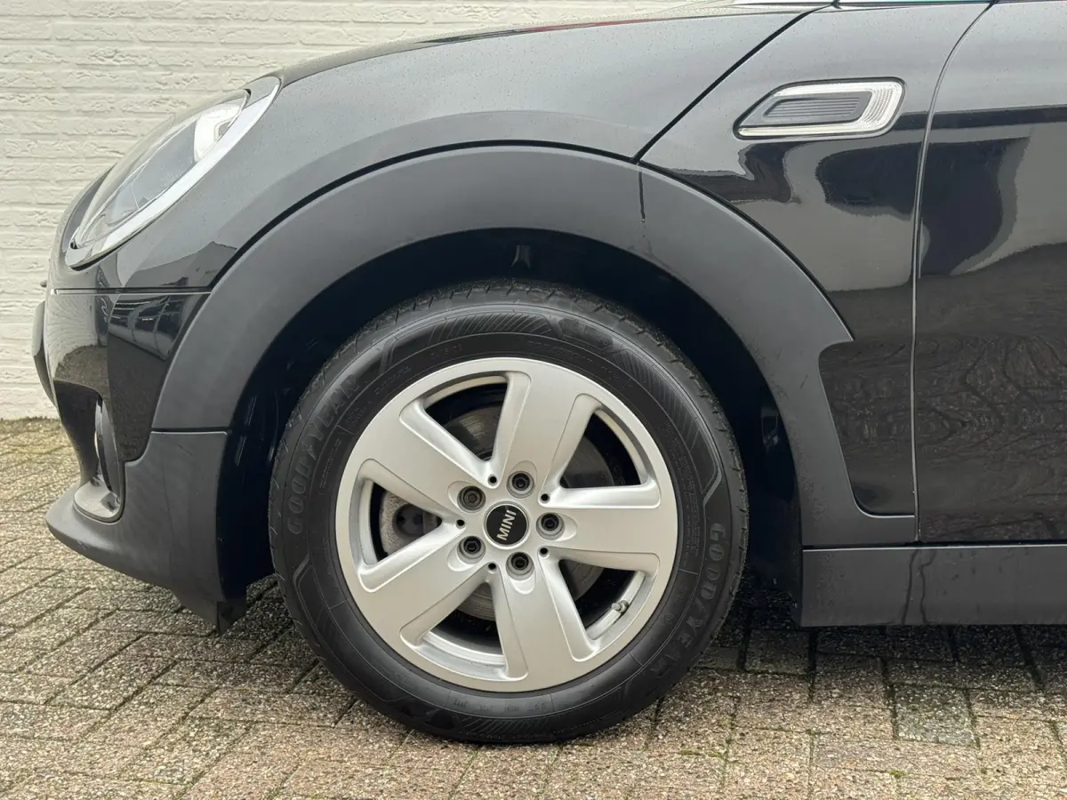 Mini 1.5 Cooper Sportstoelen half leder Navigatie Cruise Clima Trekhaak