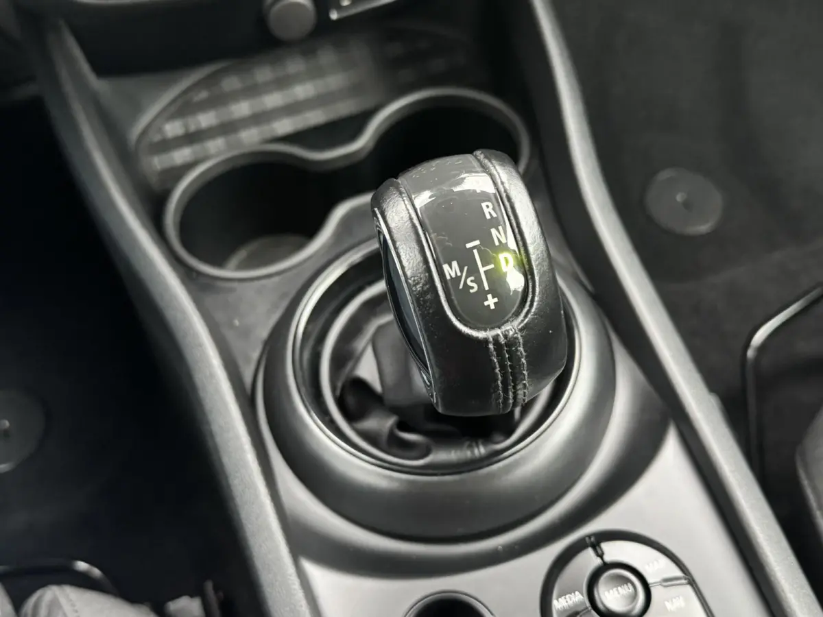 Mini 1.5 Cooper Sportstoelen half leder Navigatie Cruise Clima Trekhaak