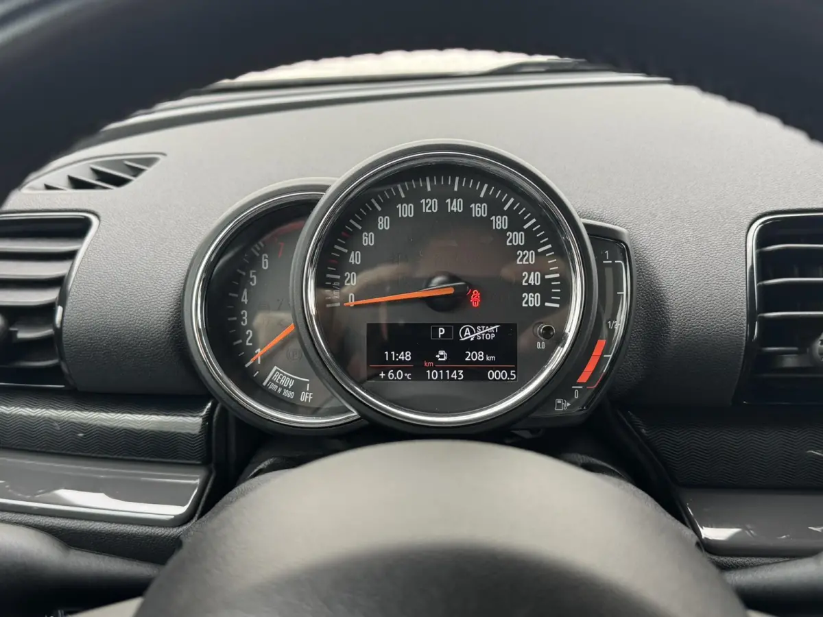 Mini 1.5 Cooper Sportstoelen half leder Navigatie Cruise Clima Trekhaak