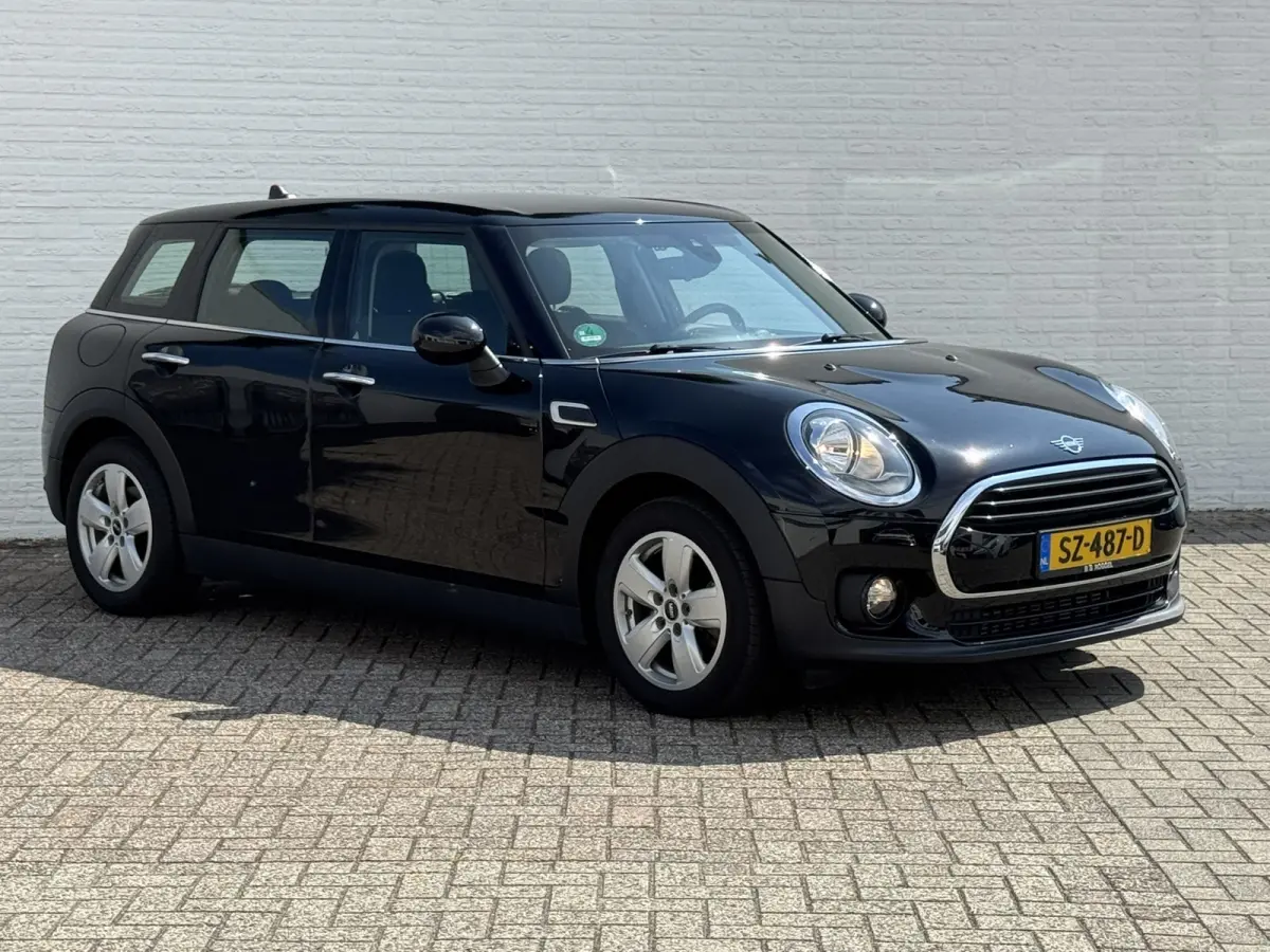 Mini 1.5 Cooper Sportstoelen half leder Navigatie Cruise Clima Trekhaak
