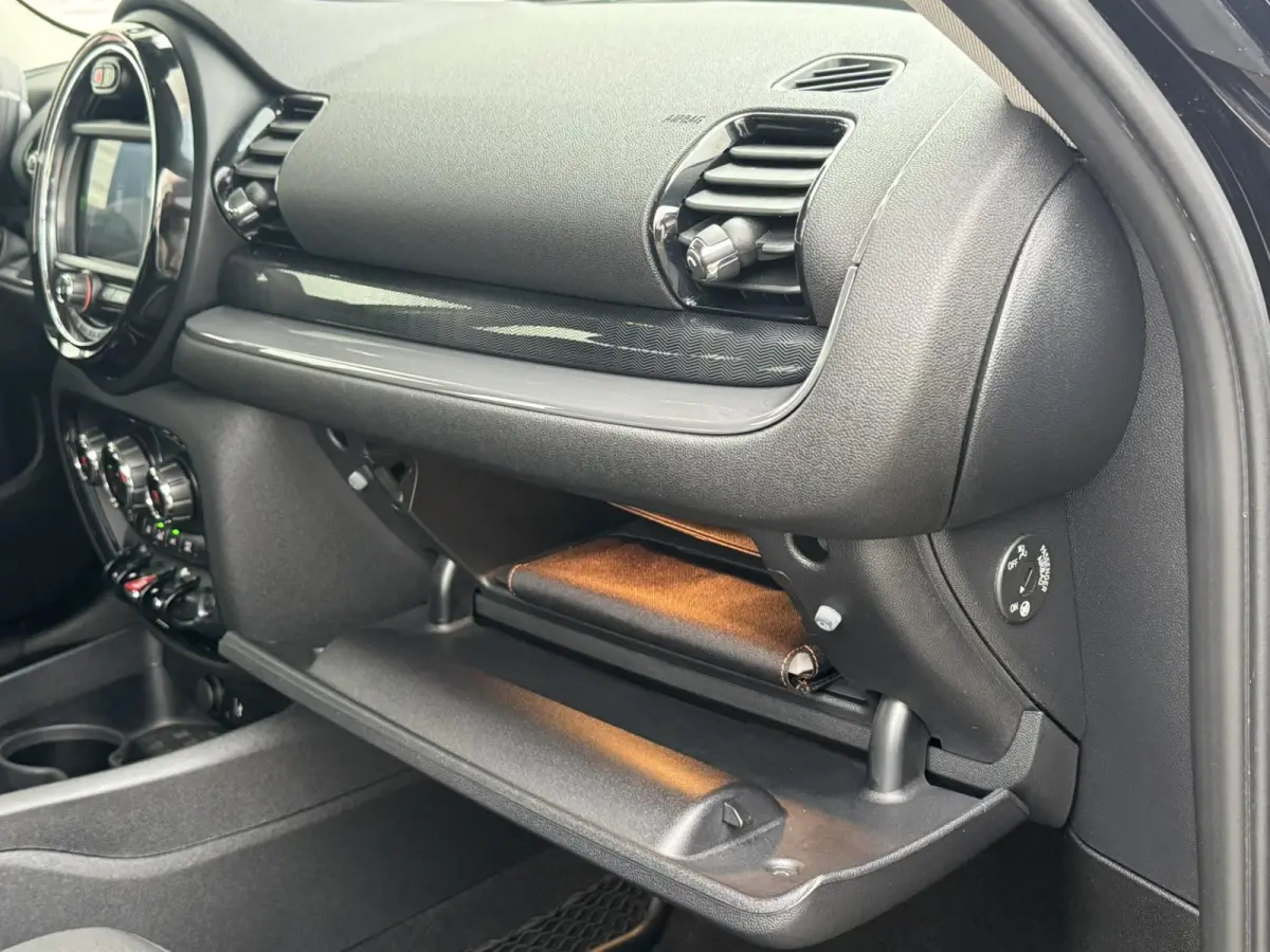 Mini 1.5 Cooper Sportstoelen half leder Navigatie Cruise Clima Trekhaak