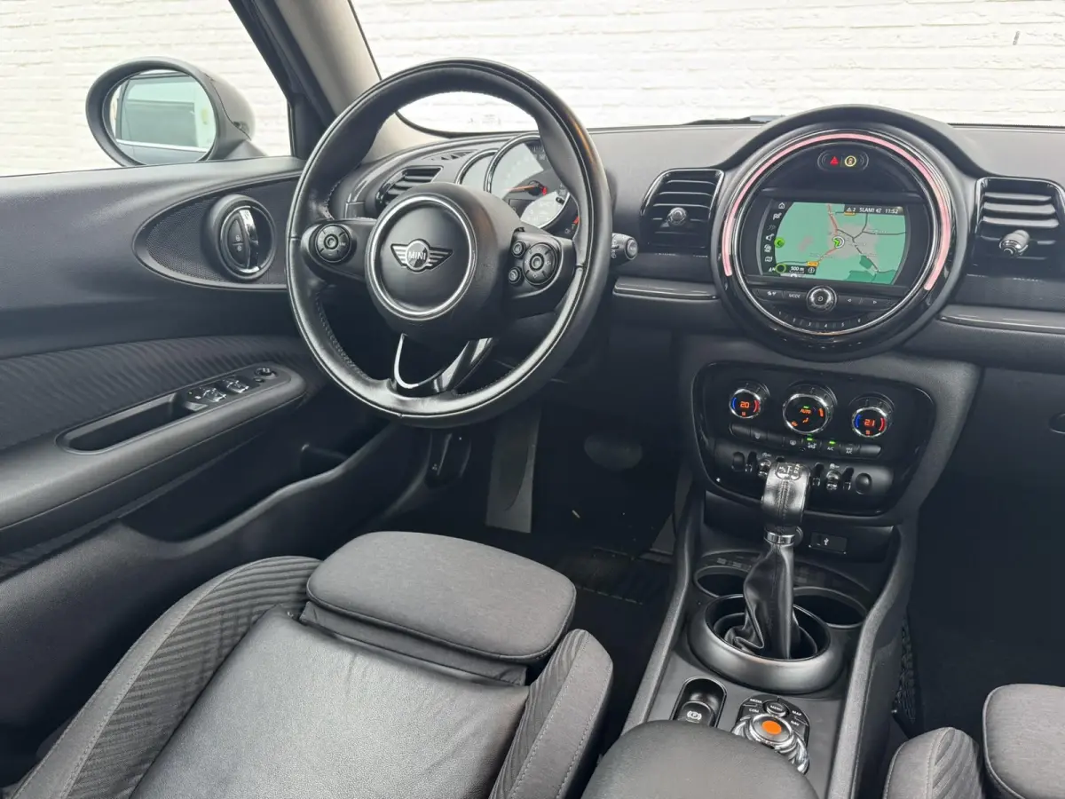 Mini 1.5 Cooper Sportstoelen half leder Navigatie Cruise Clima Trekhaak