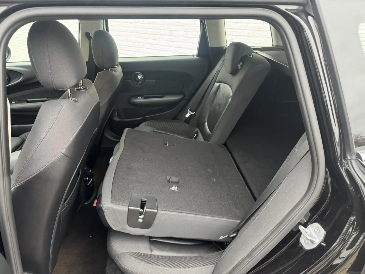 Mini 1.5 Cooper Sportstoelen half leder Navigatie Cruise Clima Trekhaak