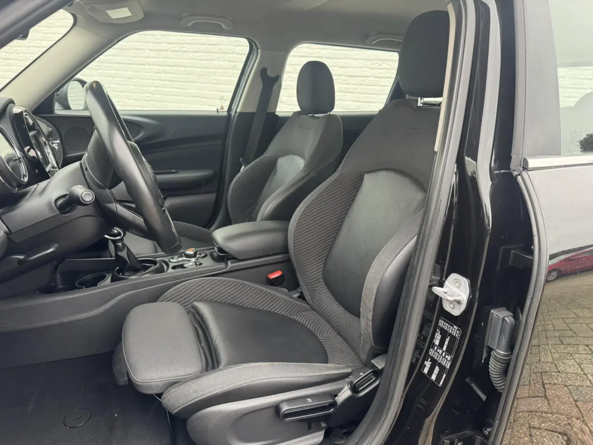 Mini 1.5 Cooper Sportstoelen half leder Navigatie Cruise Clima Trekhaak