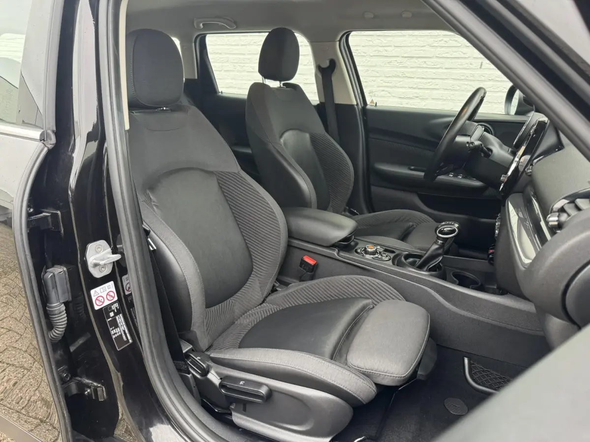Mini 1.5 Cooper Sportstoelen half leder Navigatie Cruise Clima Trekhaak