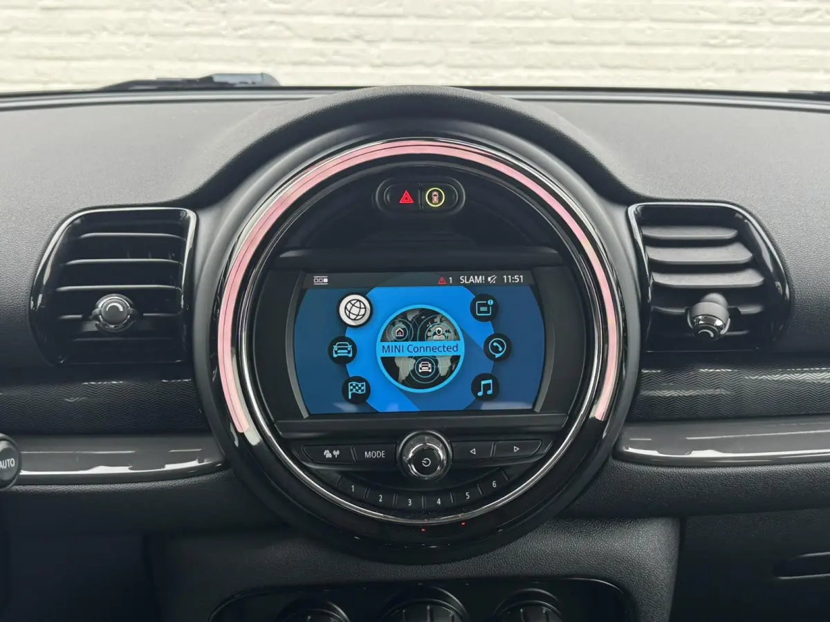 Mini 1.5 Cooper Sportstoelen half leder Navigatie Cruise Clima Trekhaak