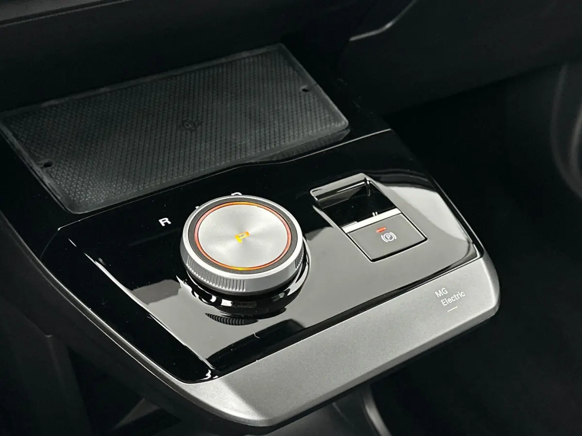 Trophy Extended Range 77 kWh | Navi | Dual Color Interieur | 360 Camera | Led Koplampen | Apple Carplay | Keyless Entry & Go |