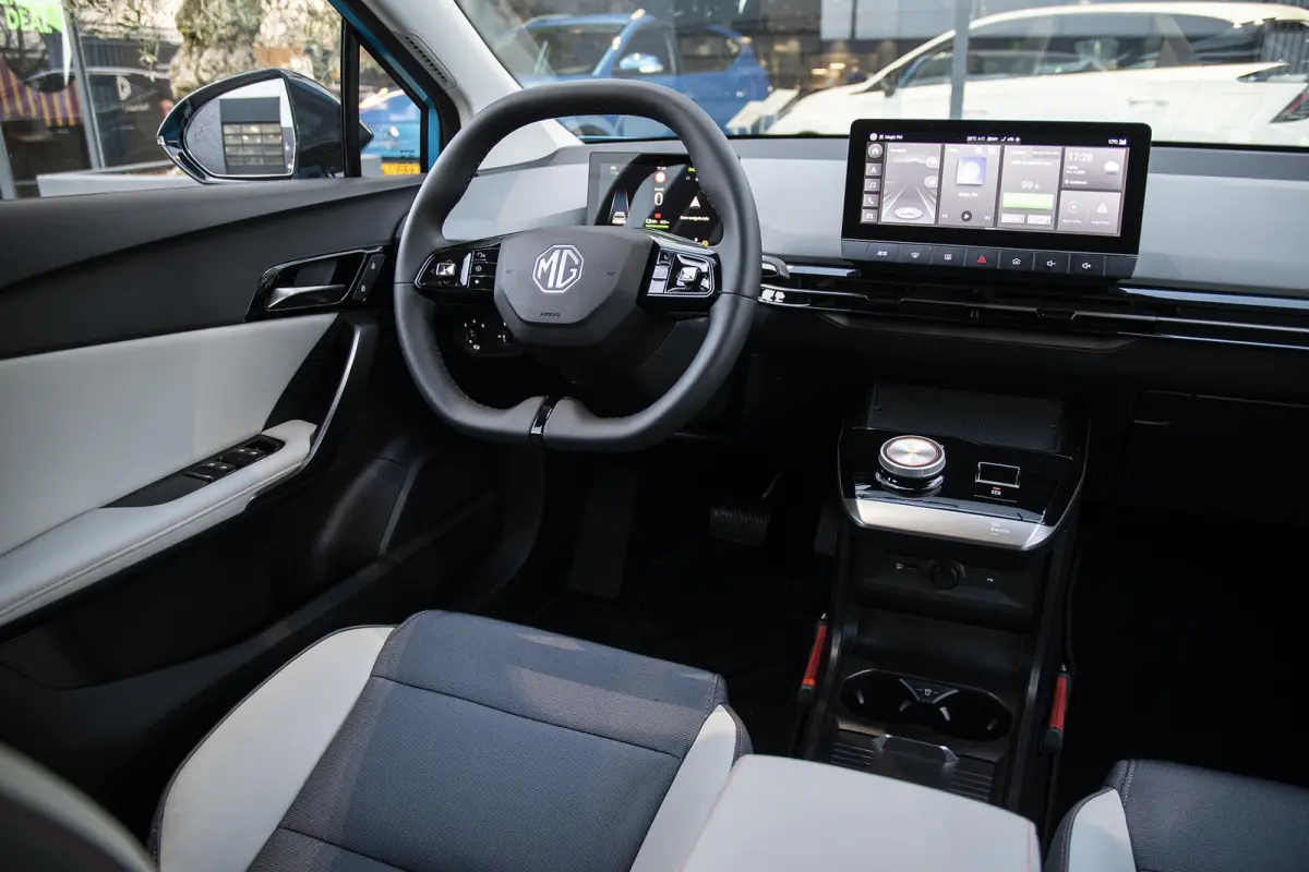 Trophy Extended Range 77 kWh | Navi | Dual Color Interieur | 360 Camera | Led Koplampen | Apple Carplay | Keyless Entry & Go |