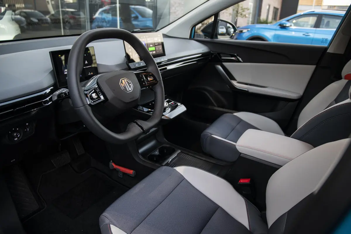 Trophy Extended Range 77 kWh | Navi | Dual Color Interieur | 360 Camera | Led Koplampen | Apple Carplay | Keyless Entry & Go |