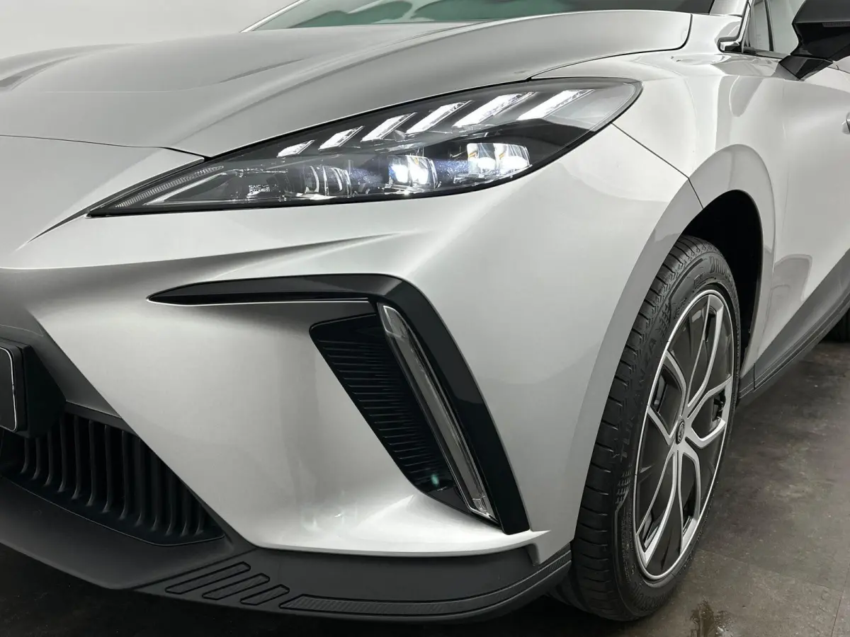 Trophy Extended Range 77 kWh | Navi | Dual Color Interieur | 360 Camera | Led Koplampen | Apple Carplay | Keyless Entry & Go |