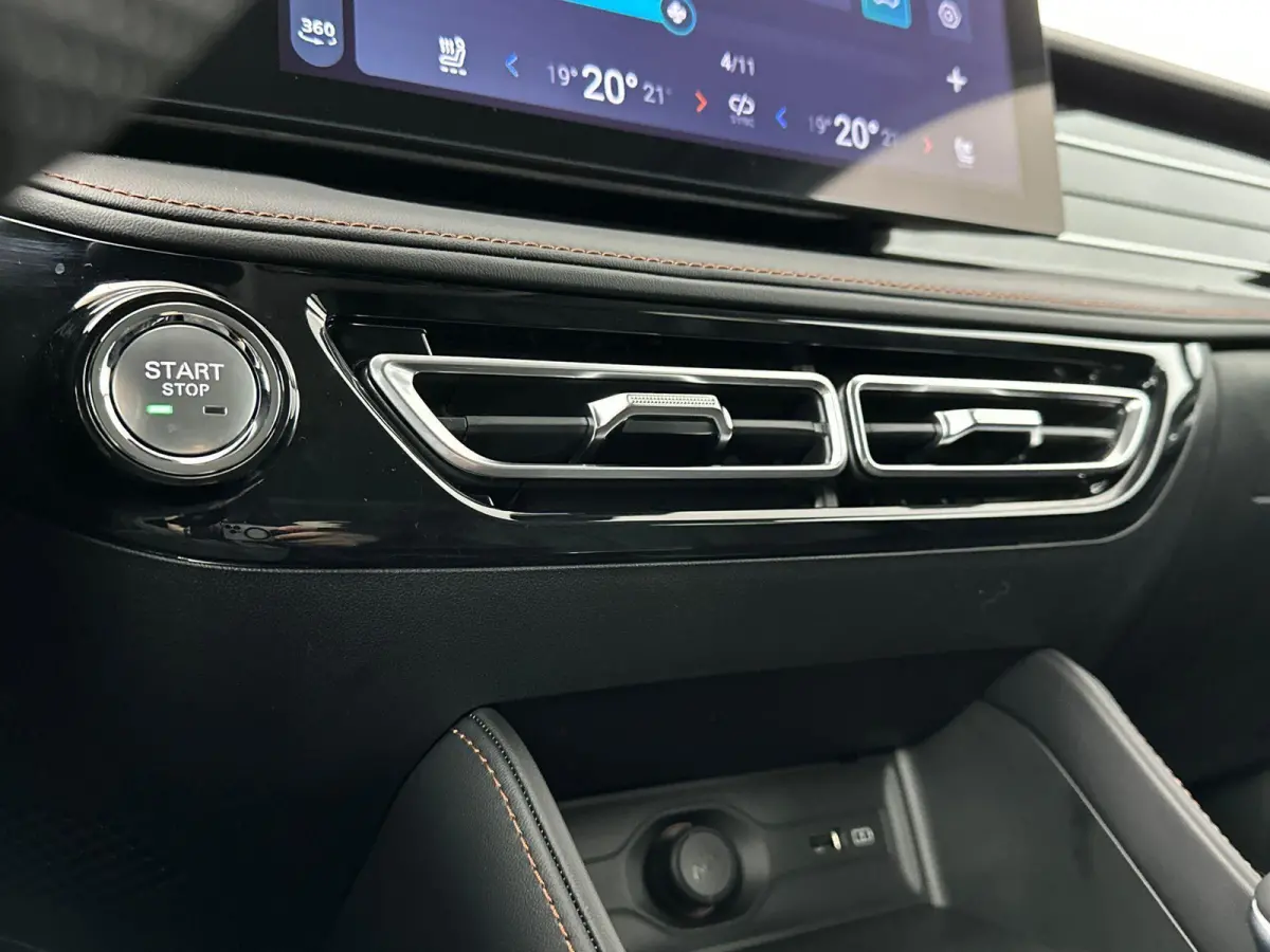 1.5 272pk Aut. Comfort | 100 KM Elektrisch | Camera en parkeersensoren achter | Apple Carplay | 19" velgen | Privacy glass achter
