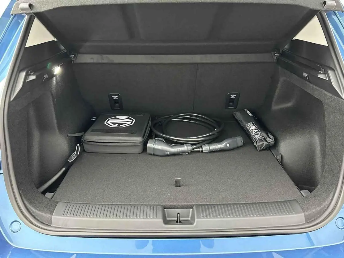 64kWh Luxury | Leder | Stoel + Stuurverwarming | Led Koplampen | CarPlay | 360 Camera |