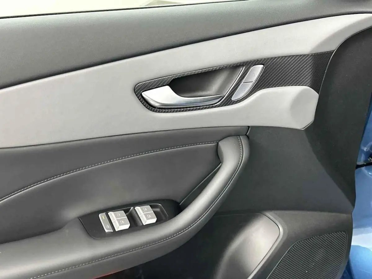 64kWh Luxury | Leder | Stoel + Stuurverwarming | Led Koplampen | CarPlay | 360 Camera |
