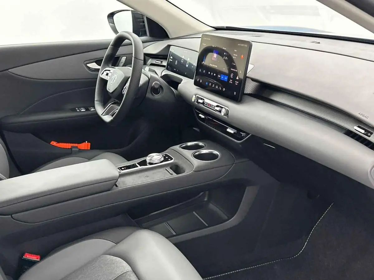 64kWh Luxury | Leder | Stoel + Stuurverwarming | Led Koplampen | CarPlay | 360 Camera |