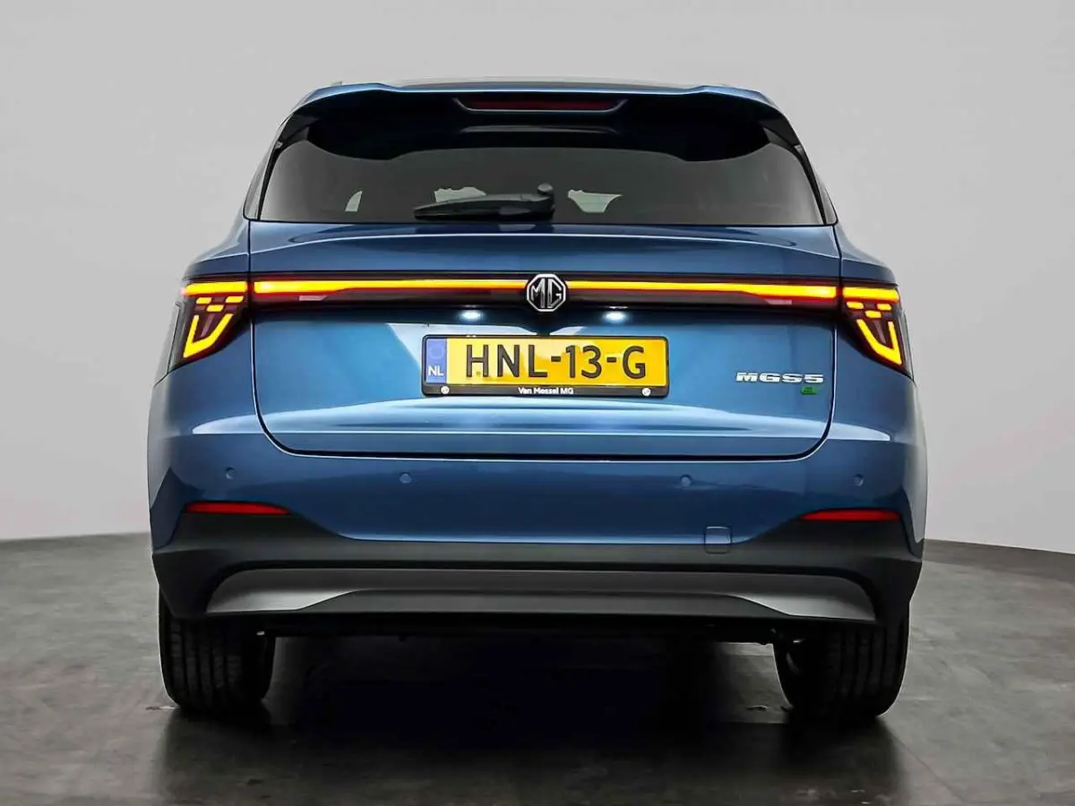 64kWh Luxury | Leder | Stoel + Stuurverwarming | Led Koplampen | CarPlay | 360 Camera |