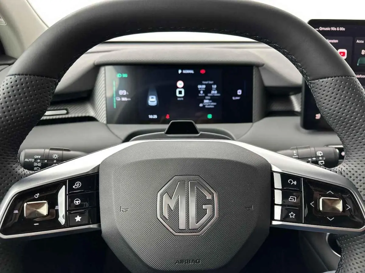 64kWh Luxury | Leder | Stoel + Stuurverwarming | Led Koplampen | CarPlay | 360 Camera |