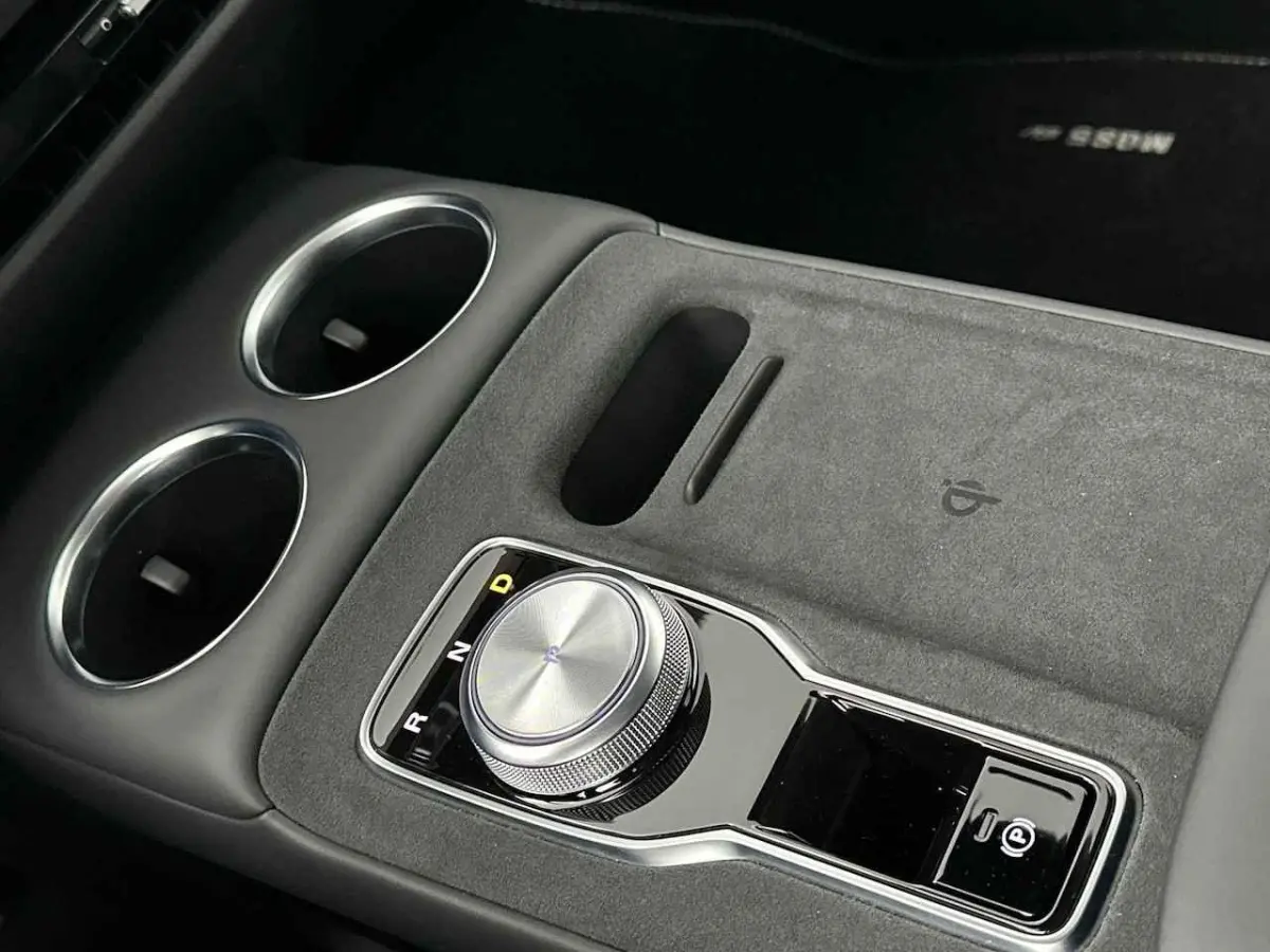 64kWh Luxury | Leder | Stoel + Stuurverwarming | Led Koplampen | CarPlay | 360 Camera |