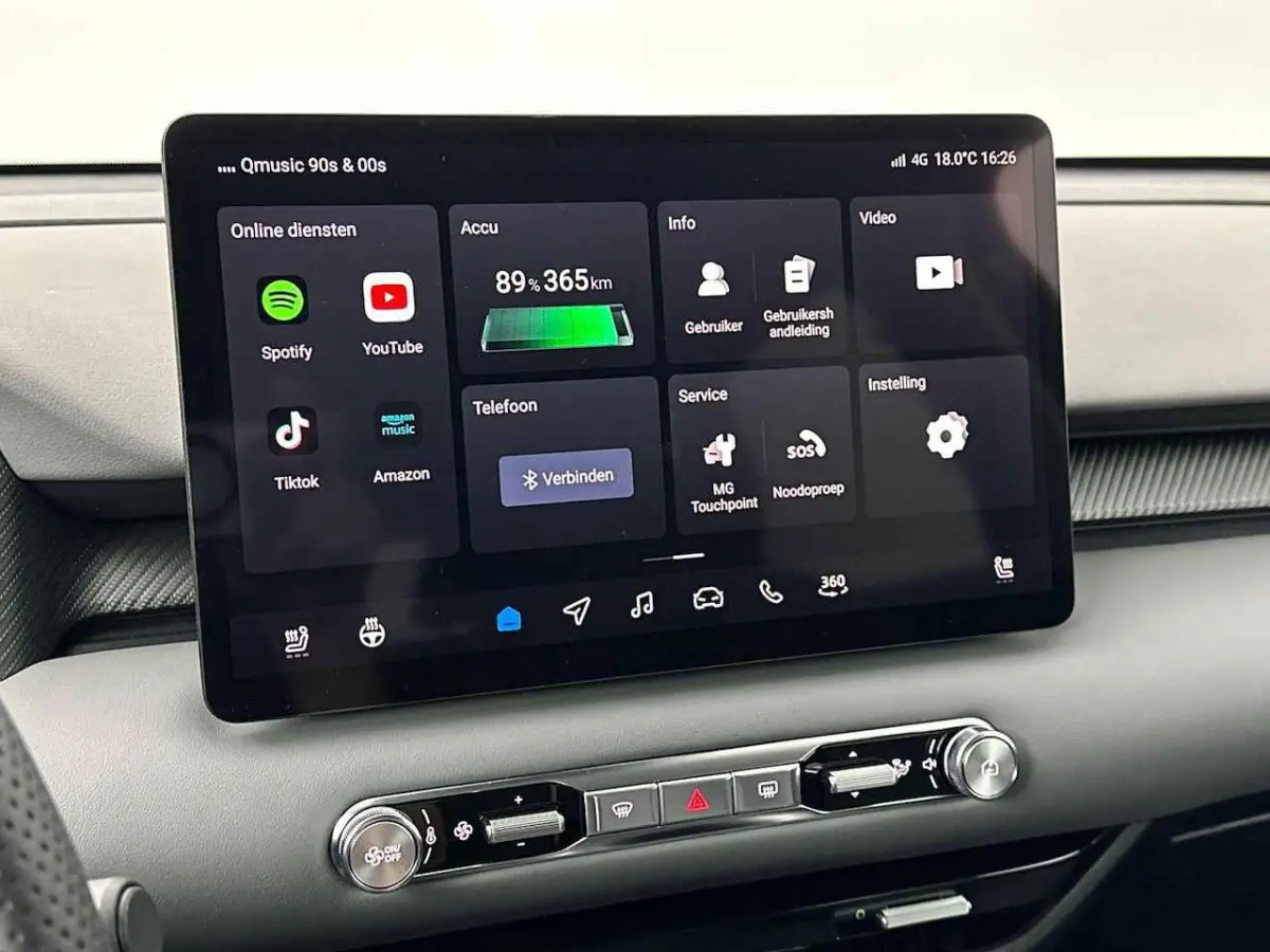 64kWh Luxury | Leder | Stoel + Stuurverwarming | Led Koplampen | CarPlay | 360 Camera |