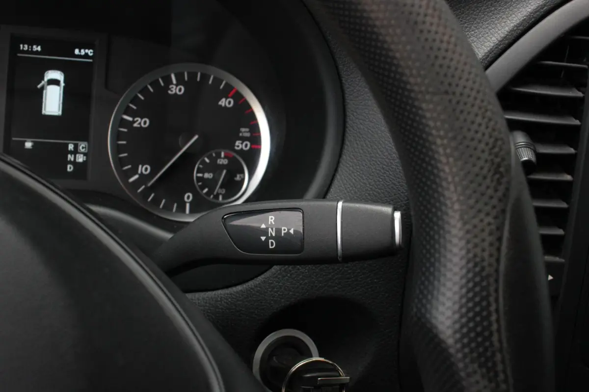 215PK JB- EDITION FULL BLACK / AMG / SPOILER / VERLAGINGSVEREN / NAVIGATIE / CLIMATE CONTROL / TREKHAAK / CRUIS