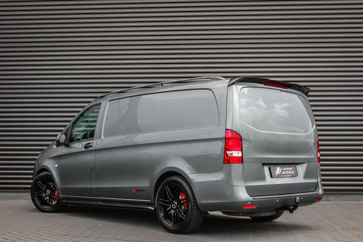 215PK JB- EDITION FULL BLACK / AMG / SPOILER / VERLAGINGSVEREN / NAVIGATIE / CLIMATE CONTROL / TREKHAAK / CRUIS