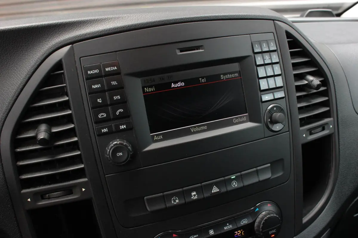 215PK JB- EDITION FULL BLACK / AMG / SPOILER / VERLAGINGSVEREN / NAVIGATIE / CLIMATE CONTROL / TREKHAAK / CRUIS