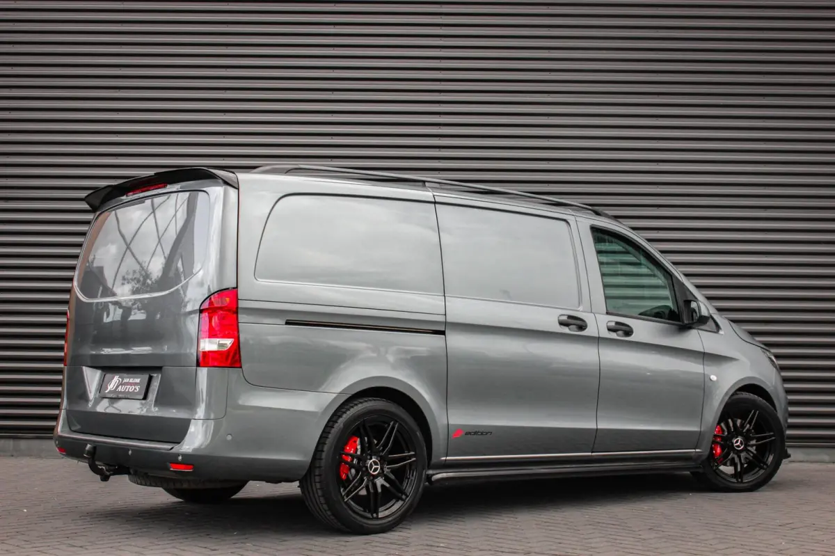 215PK JB- EDITION FULL BLACK / AMG / SPOILER / VERLAGINGSVEREN / NAVIGATIE / CLIMATE CONTROL / TREKHAAK / CRUIS