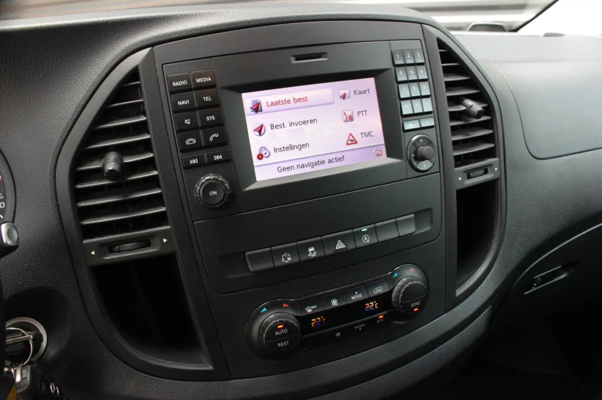 215PK JB- EDITION FULL BLACK / AMG / SPOILER / VERLAGINGSVEREN / NAVIGATIE / CLIMATE CONTROL / TREKHAAK / CRUIS