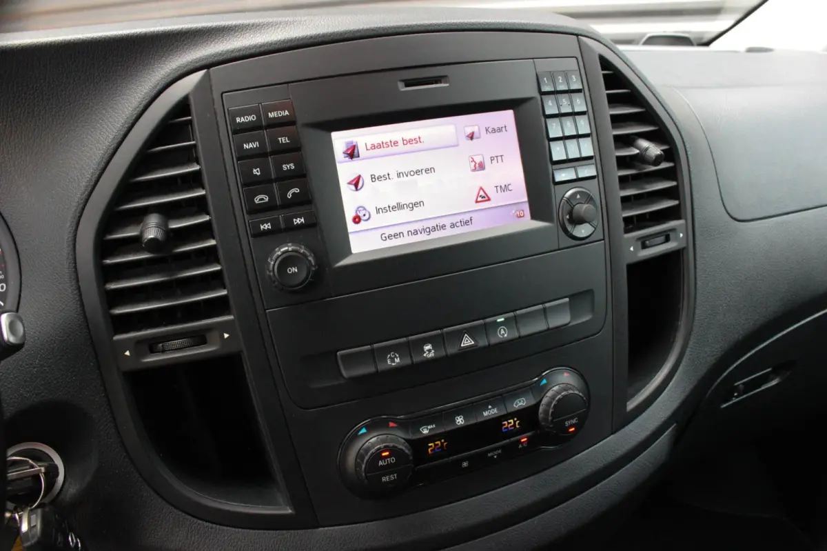 215PK JB- EDITION FULL BLACK / AMG / SPOILER / VERLAGINGSVEREN / NAVIGATIE / CLIMATE CONTROL / TREKHAAK / CRUIS