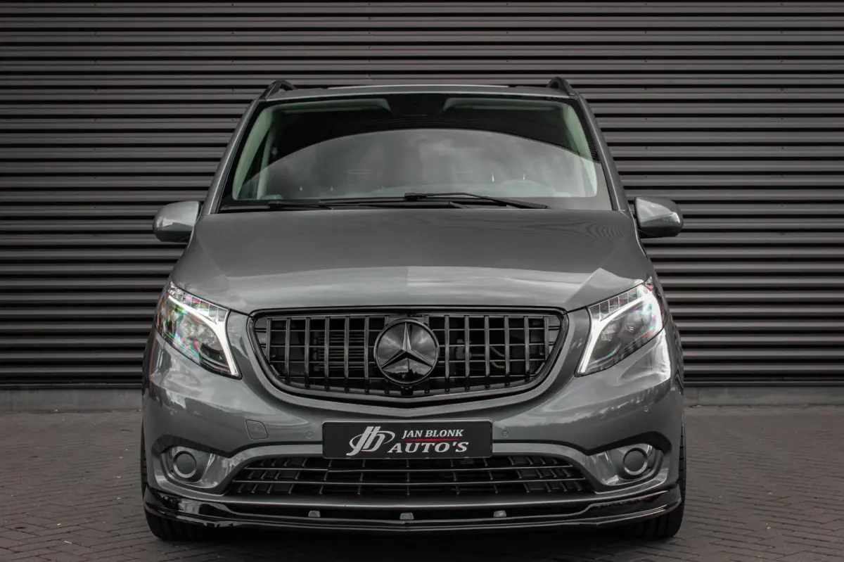 215PK JB- EDITION FULL BLACK / AMG / SPOILER / VERLAGINGSVEREN / NAVIGATIE / CLIMATE CONTROL / TREKHAAK / CRUIS