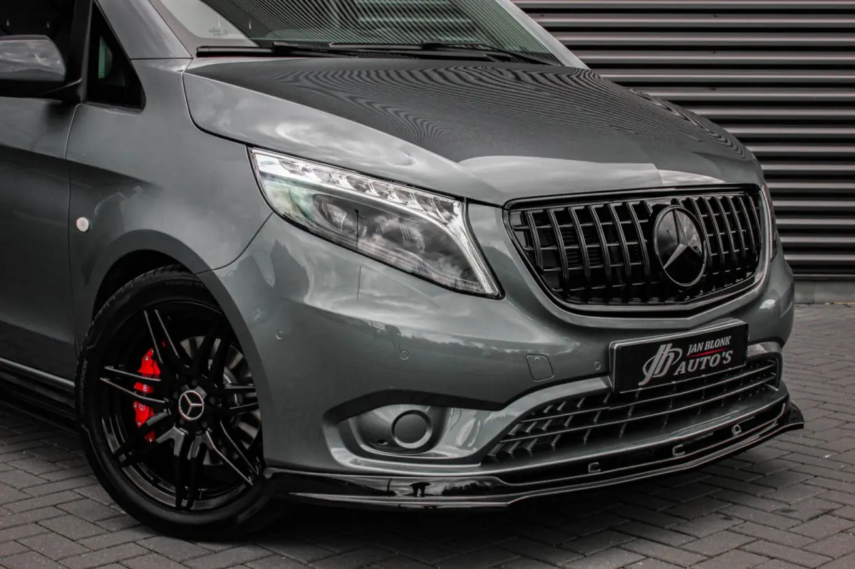 215PK JB- EDITION FULL BLACK / AMG / SPOILER / VERLAGINGSVEREN / NAVIGATIE / CLIMATE CONTROL / TREKHAAK / CRUIS