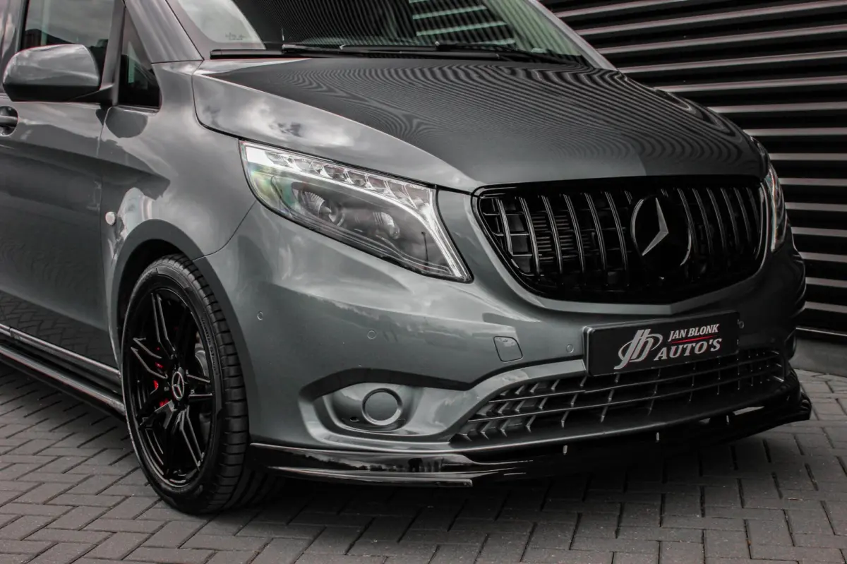 215PK JB- EDITION FULL BLACK / AMG / SPOILER / VERLAGINGSVEREN / NAVIGATIE / CLIMATE CONTROL / TREKHAAK / CRUIS