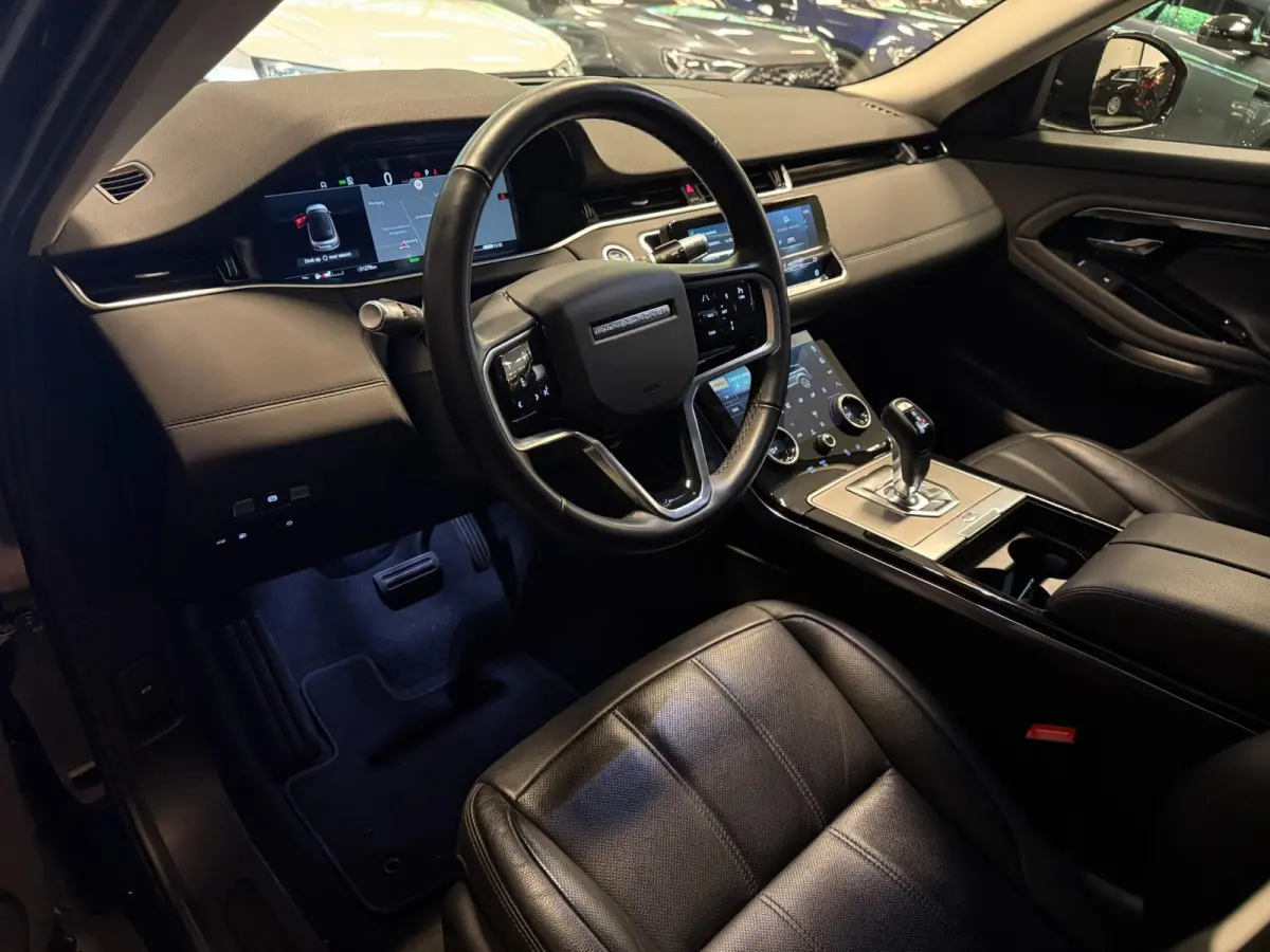 1.5 P300e AWD BLACK-LINE SOH 95%/NAVI/V-COCKPIT/LEDER/DAB/CARPLAY/LED/CAM/M-STOELEN///