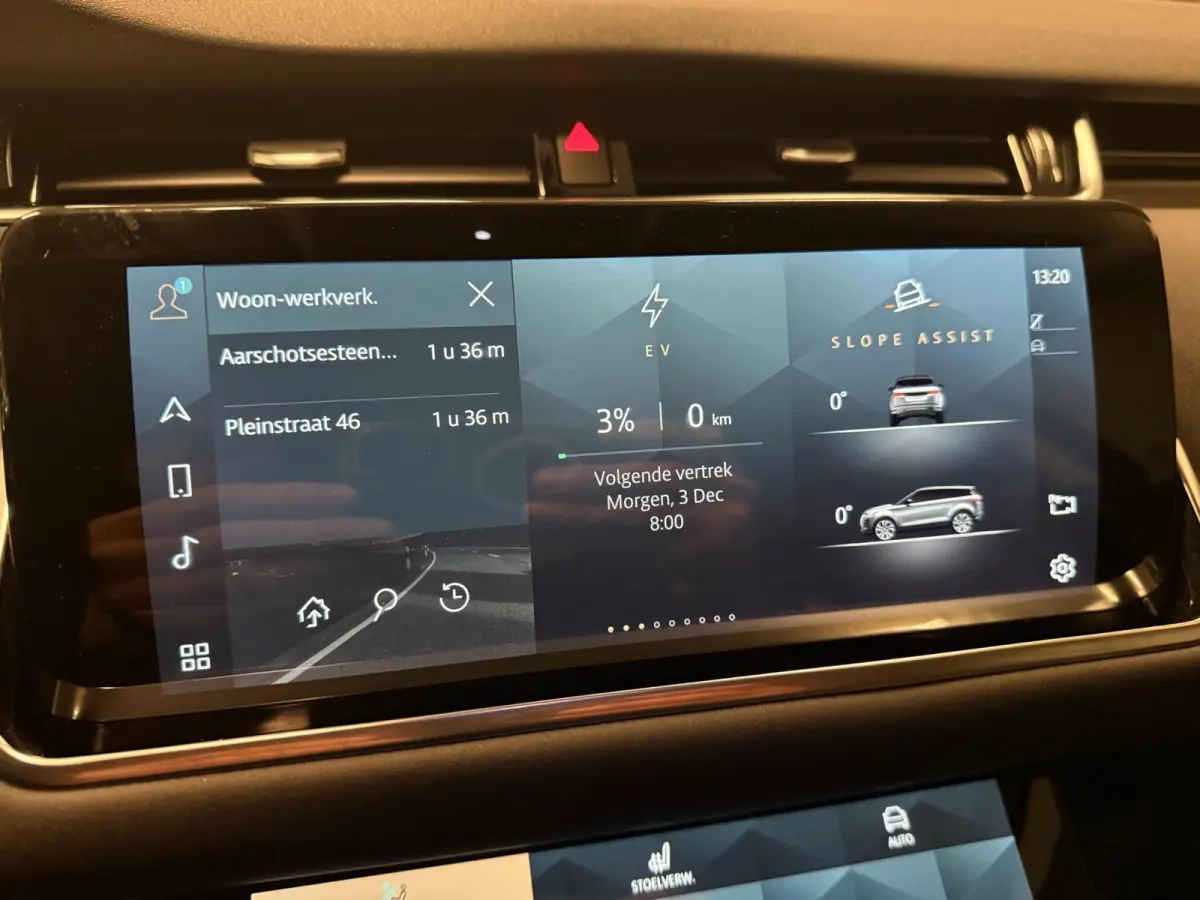 1.5 P300e AWD BLACK-LINE SOH 95%/NAVI/V-COCKPIT/LEDER/DAB/CARPLAY/LED/CAM/M-STOELEN///