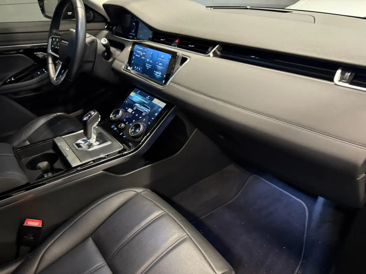 1.5 P300e AWD BLACK-LINE SOH 95%/NAVI/V-COCKPIT/LEDER/DAB/CARPLAY/LED/CAM/M-STOELEN///