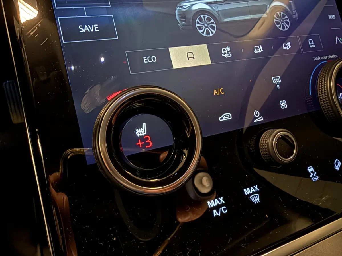 1.5 P300e AWD BLACK-LINE SOH 95%/NAVI/V-COCKPIT/LEDER/DAB/CARPLAY/LED/CAM/M-STOELEN///