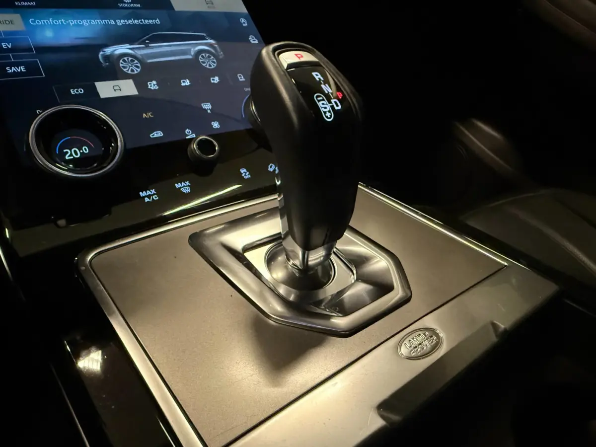 1.5 P300e AWD BLACK-LINE SOH 95%/NAVI/V-COCKPIT/LEDER/DAB/CARPLAY/LED/CAM/M-STOELEN///
