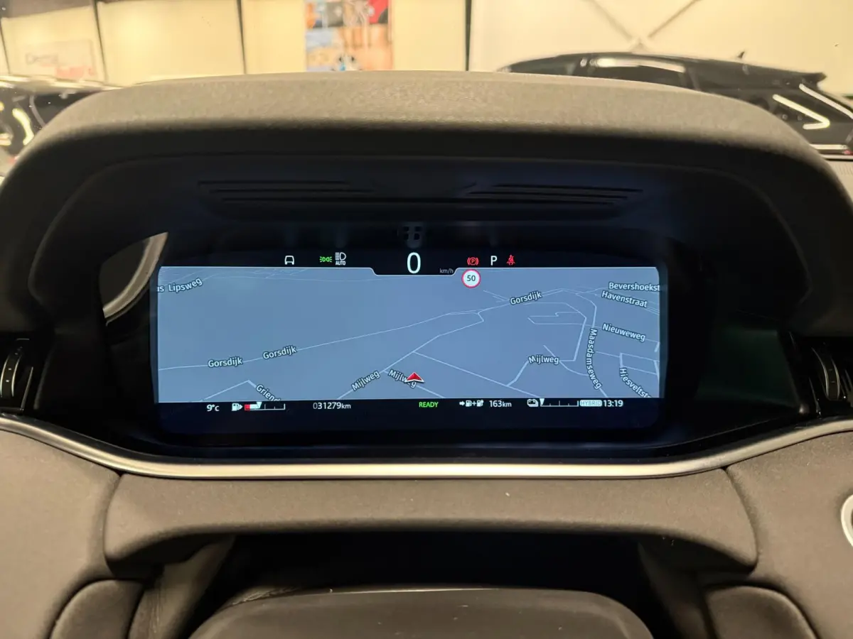 1.5 P300e AWD BLACK-LINE SOH 95%/NAVI/V-COCKPIT/LEDER/DAB/CARPLAY/LED/CAM/M-STOELEN///