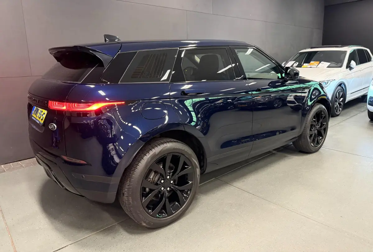 1.5 P300e AWD BLACK-LINE SOH 95%/NAVI/V-COCKPIT/LEDER/DAB/CARPLAY/LED/CAM/M-STOELEN///