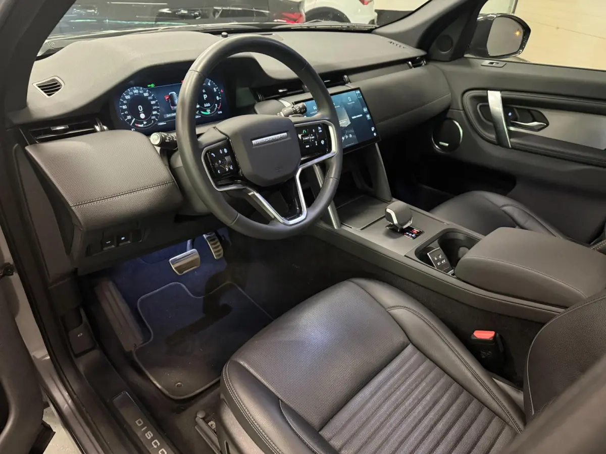 1.5 P300e AWD R-DYNAMIC 19DKM!! SOH-97,5%/ PANO/NAVI/V-COCKPIT/DAB/CARPLAY/LED/CAM/M-STOELEN///