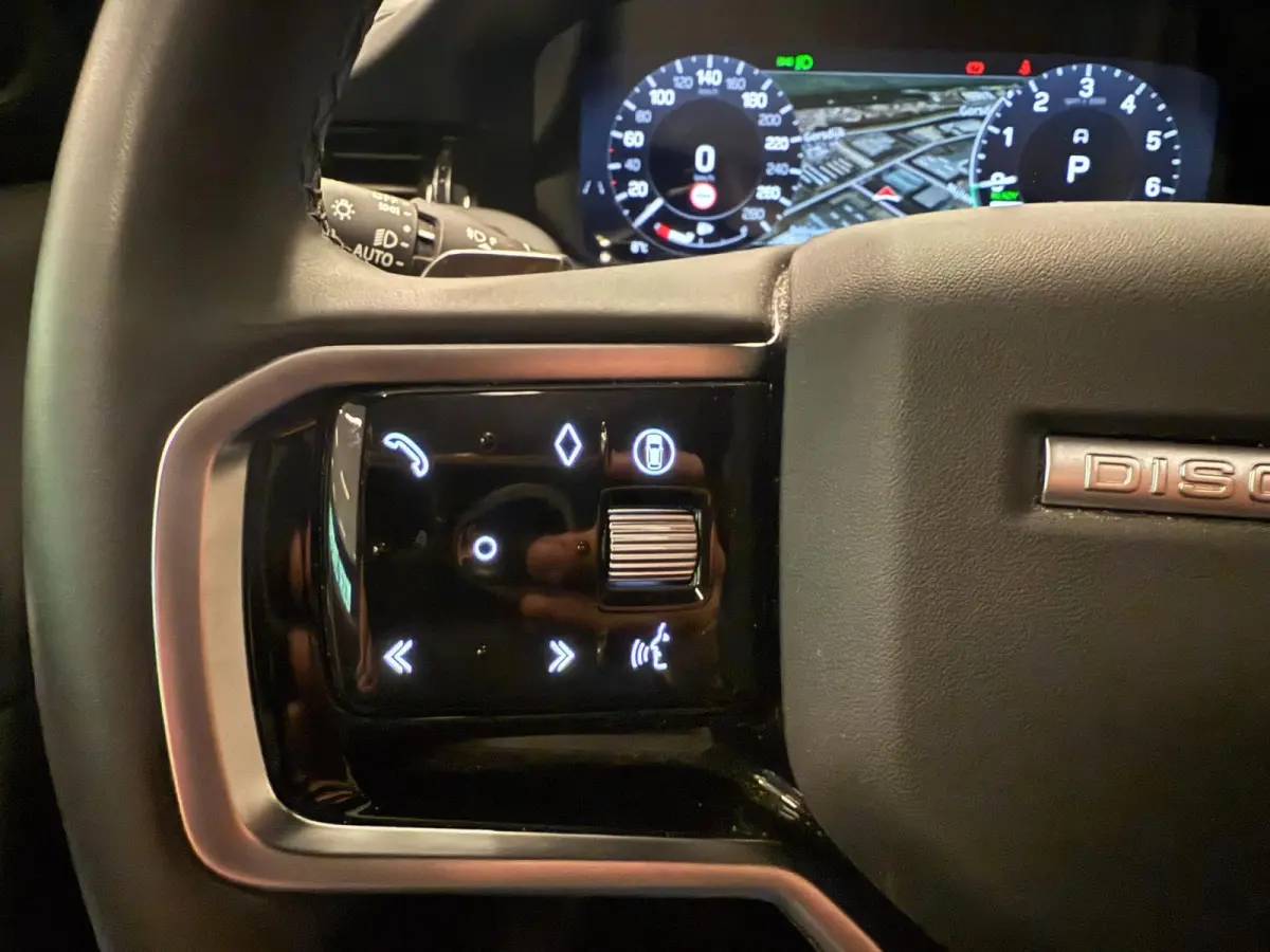 1.5 P300e AWD R-DYNAMIC 19DKM!! SOH-97,5%/ PANO/NAVI/V-COCKPIT/DAB/CARPLAY/LED/CAM/M-STOELEN///