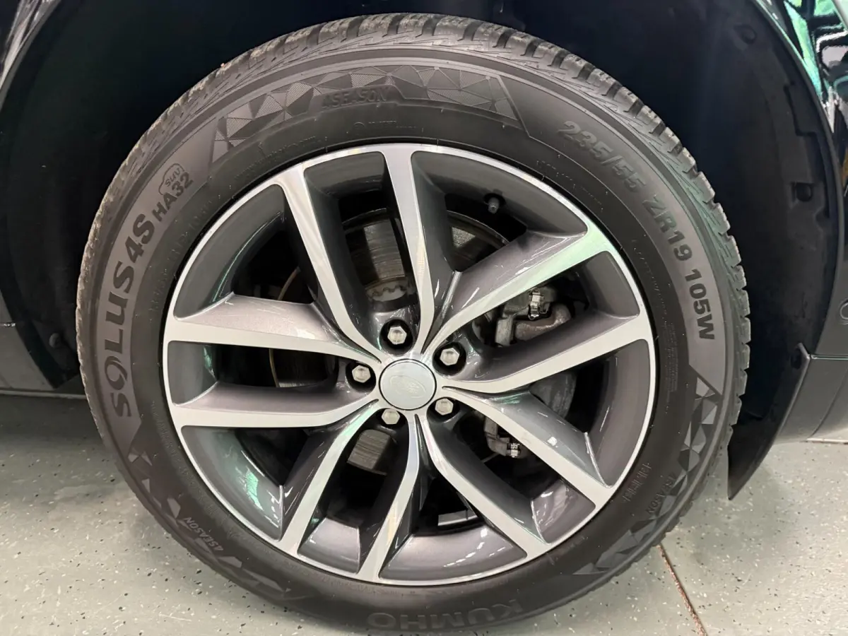 1.5 P300e AWD R-DYNAMIC 19DKM!! SOH-97,5%/ PANO/NAVI/V-COCKPIT/DAB/CARPLAY/LED/CAM/M-STOELEN///