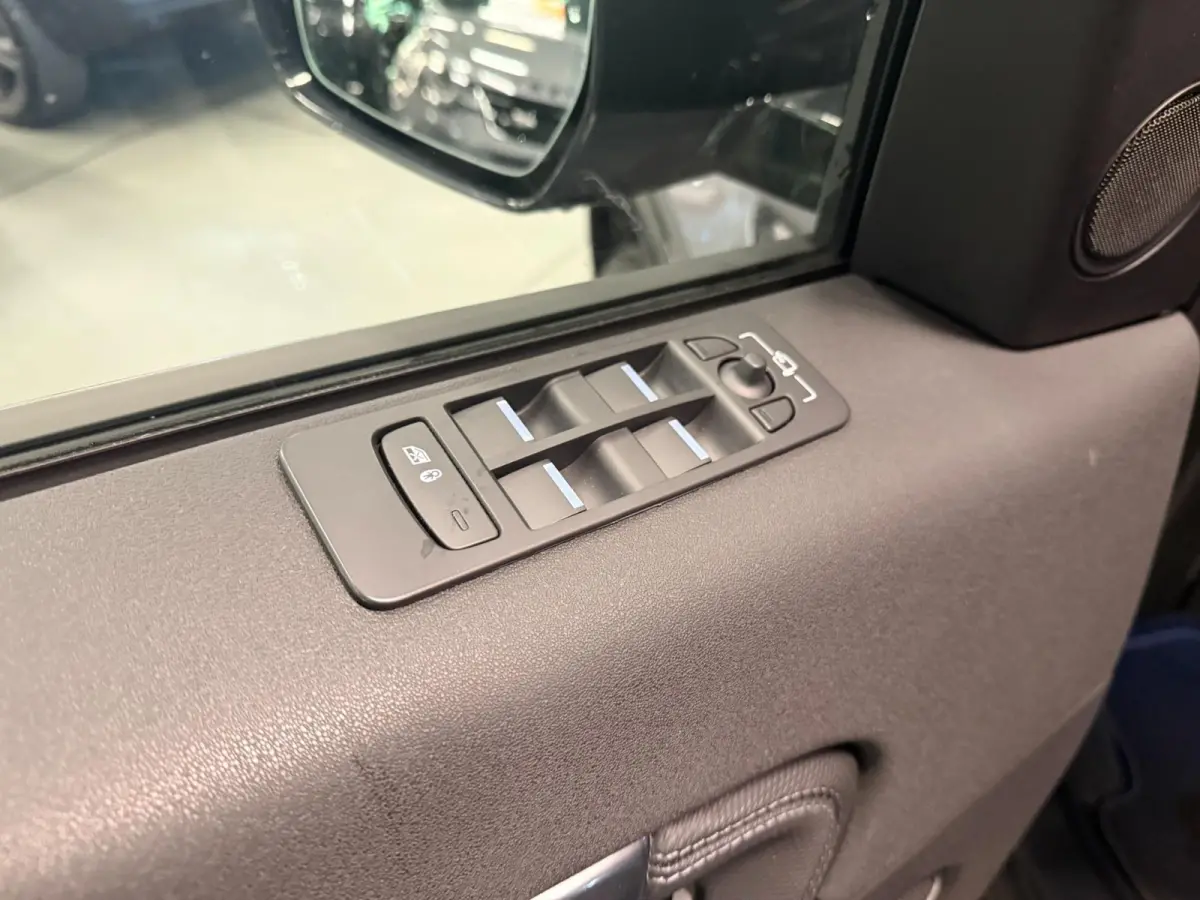 1.5 P300e AWD R-DYNAMIC 19DKM!! SOH-97,5%/ PANO/NAVI/V-COCKPIT/DAB/CARPLAY/LED/CAM/M-STOELEN///